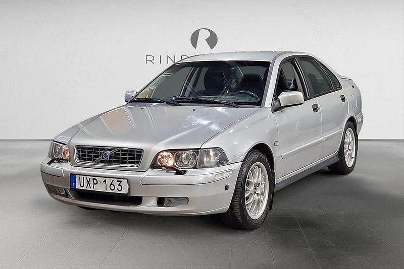 Ljusgrå Begagnad 2004 Volvo S40 Sedan | 29 900 kr (Marknadspris) - Bild 1/3