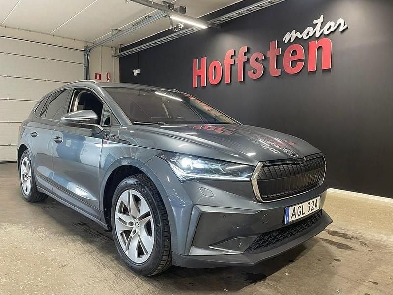Grå Begagnad 2022 Skoda Enyaq iV SUV | 234 900 kr (Superpris) - Bild 1/4