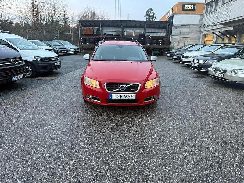 Röd Begagnad 2011 Volvo V70 R-Design Kombi | 69 900 kr (Superpris) - Bild 1/4