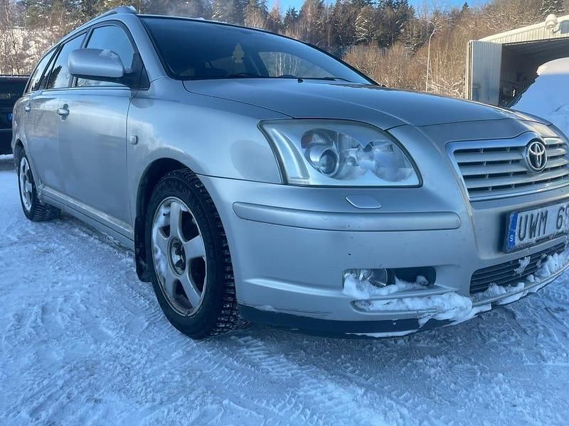 Begagnad 2004 Toyota Avensis Kombi | 21 995 kr (Marknadspris) - Bild 1/4