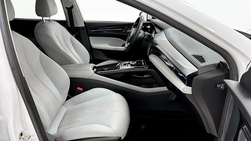 Begagnad MG MG5 EV Comfort 114 kW (156 HK) 2022 Vit Kombi