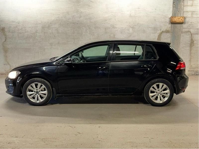 Svart Begagnad 2014 VW Golf VII Halvkombi | 135 000 kr (Marknadspris) - Bild 1/4