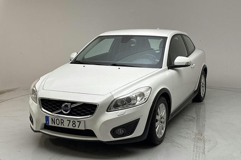 Vit Begagnad 2011 Volvo C30 Summum Halvkombi | 68 000 kr (Marknadspris) - Bild 1/4
