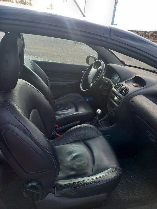 Begagnad Peugeot 206 CC 136 HK (100 kW) 2002 Svart Cab