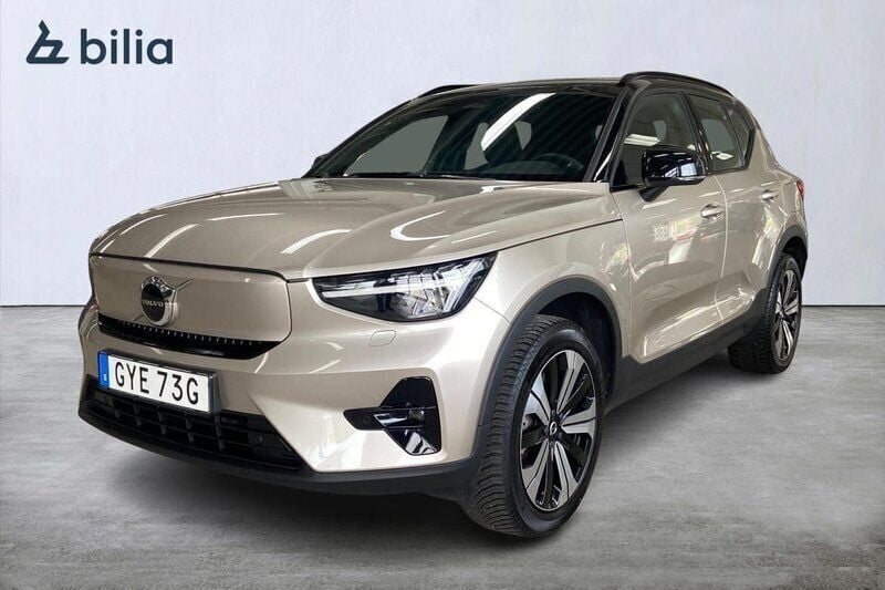Ljusgrå (grå) Begagnad 2023 Volvo XC40 Plus SUV | 349 000 kr - Bild 1/3