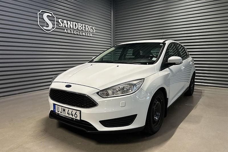 Begagnad Ford Focus Trend 105 HK (77 kW) 2016 Vit Halvkombi