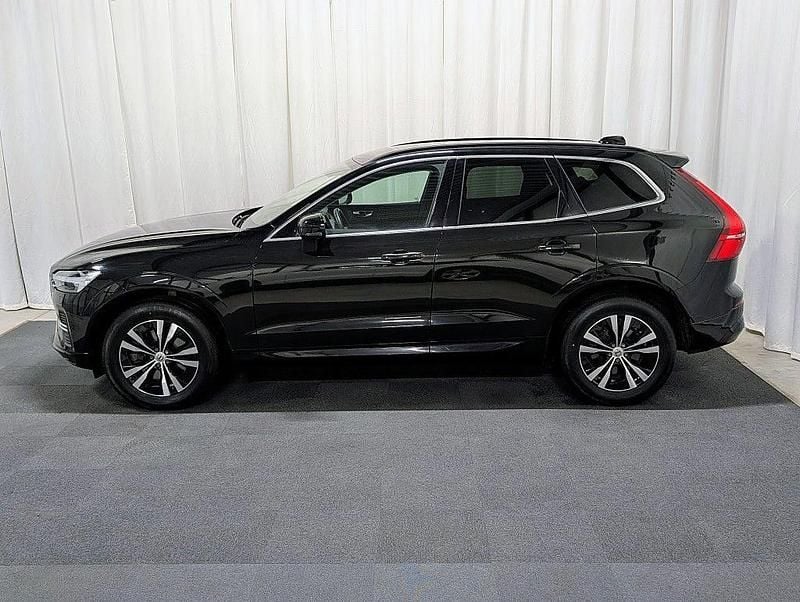 Begagnad Volvo XC60 Momentum 197 HK (144 kW) 2021 Svart SUV