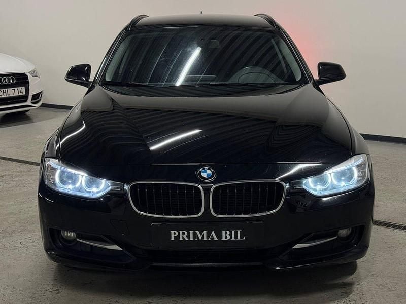Begagnad BMW 318 Sport Line 143 HK (105 kW) 2013 Svart Kombi