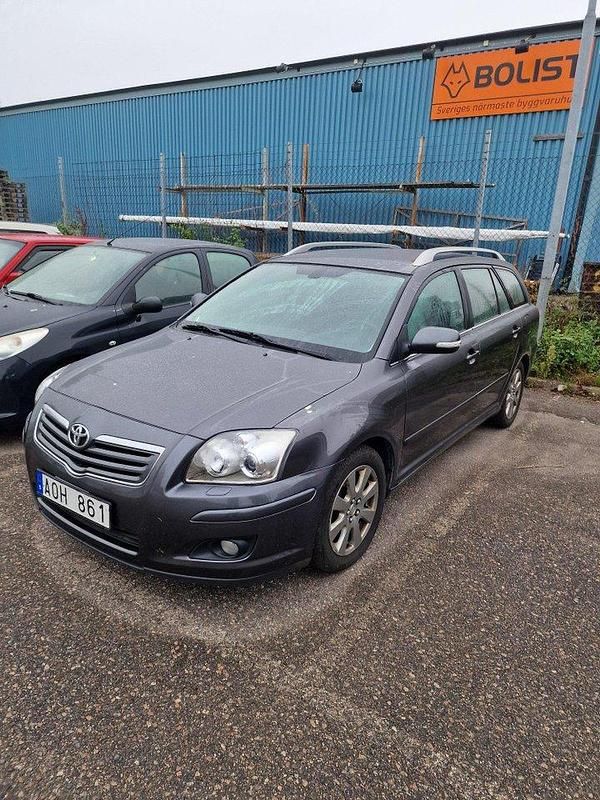 Grå Begagnad 2008 Toyota Avensis Kombi | 17 900 kr (Superpris) - Bild 1/4
