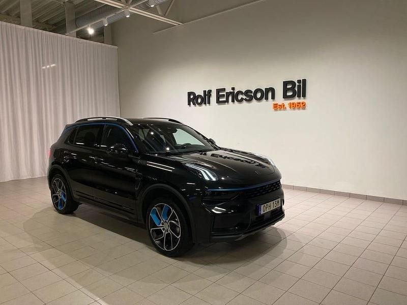Svart Begagnad 2023 Lynk & Co 01 SUV | 299 500 kr (Marknadspris) - Bild 1/4