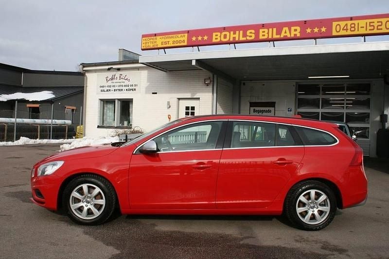 Begagnad Volvo V60 R-Design 116 HK (85 kW) 2012 Röd Kombi