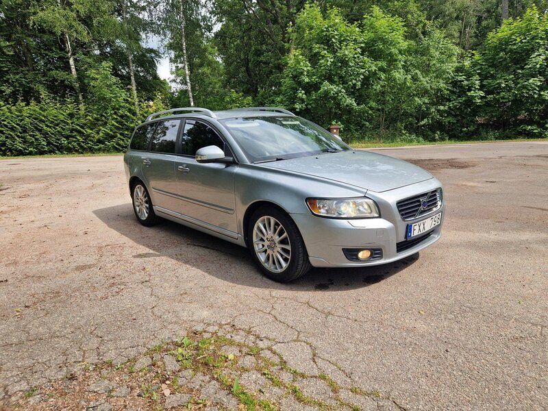 Silver Begagnad 2010 Volvo V50 Summum Kombi | 35 000 kr (Bra pris) - Bild 1/4