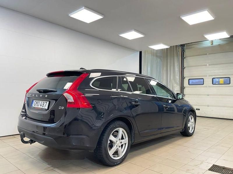 Begagnad Volvo V60 Momentum 163 HK (119 kW) 2012 Svart Kombi