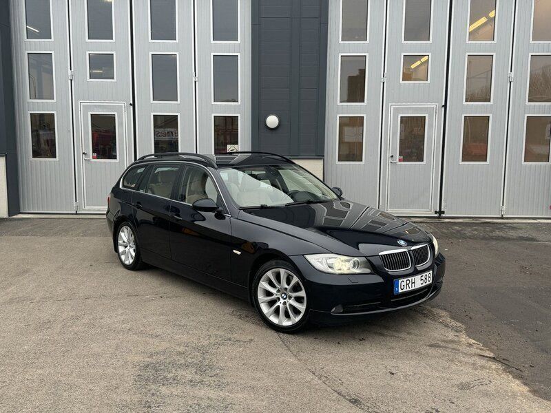 Svart Begagnad 2008 BMW 325 Comfort Edition Kombi | 79 900 kr (Marknadspris) - Bild 1/4