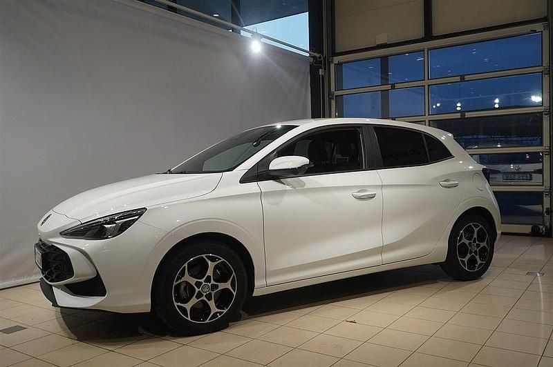 Begagnad MG MG3 102 HK (75 kW) 2024 Dover white Halvkombi