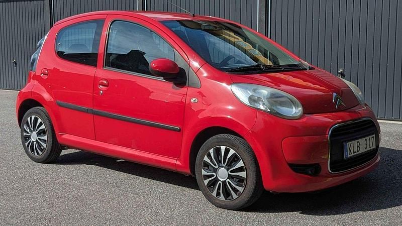 Röd Begagnad 2011 Citroën C1 Halvkombi | 26 000 kr (Marknadspris) - Bild 1/4