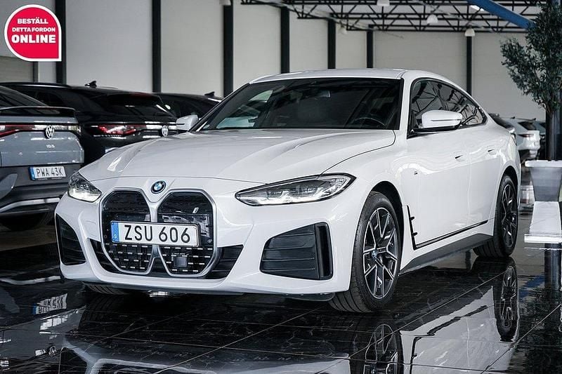 Vit Begagnad 2022 BMW i4 M Sport Sedan | 469 500 kr - Bild 1/4