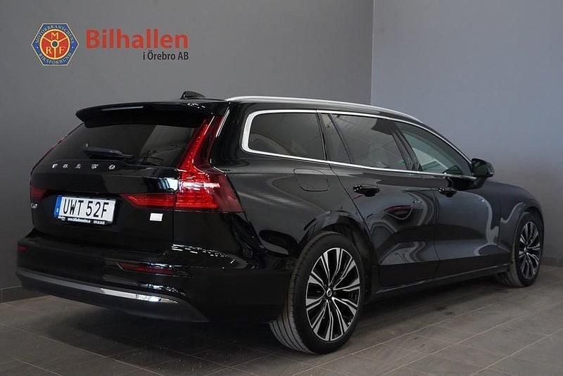 Begagnad Volvo V60 Core 253 HK (186 kW) 2022 Svart Kombi
