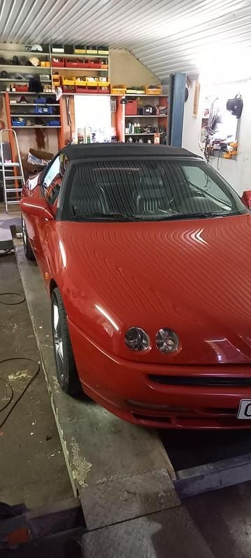 Begagnad Alfa Romeo Spider 155 HK (114 kW) 1998 Cab