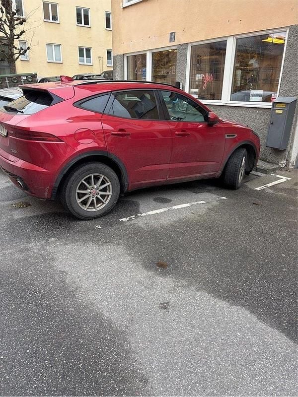 Röd Begagnad 2018 Jaguar E-Pace SUV | 180 000 kr (Marknadspris) - Bild 1/1