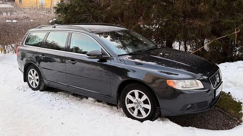 Begagnad Volvo V70 Momentum 231 HK (169 kW) 2012 Mörkgrå Kombi