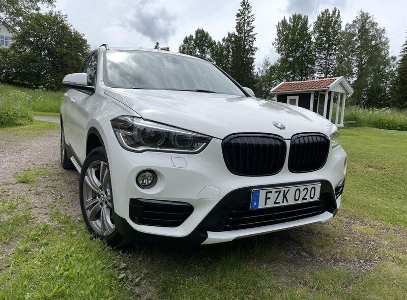 Vit Begagnad 2018 BMW X1 Sport Line SUV | 180 000 kr (Superpris) - Bild 1/4