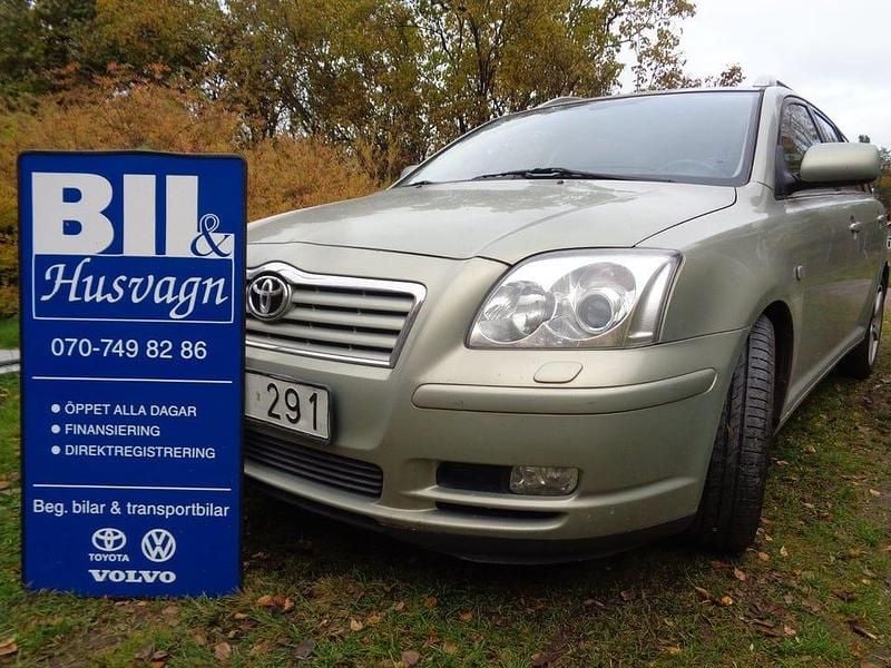 Ljusgrön Begagnad 2004 Toyota Avensis Kombi | 49 900 kr - Bild 1/4