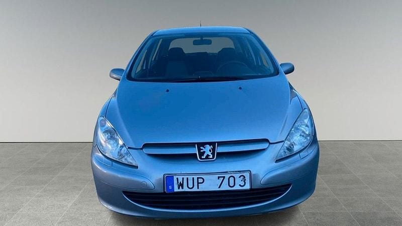Ljusgrå Begagnad 2005 Peugeot 307 Halvkombi | 19 900 kr (Marknadspris) - Bild 1/4