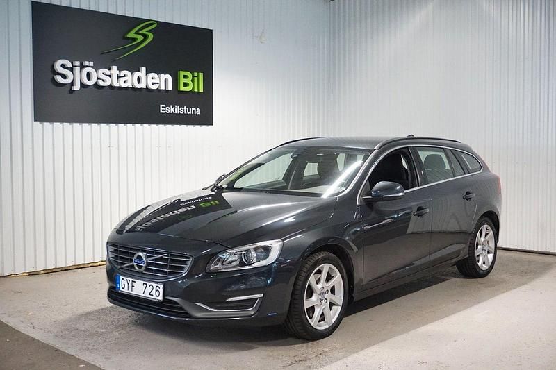 Grå Begagnad 2013 Volvo V60 Momentum Kombi | 149 900 kr (Marknadspris) - Bild 1/4