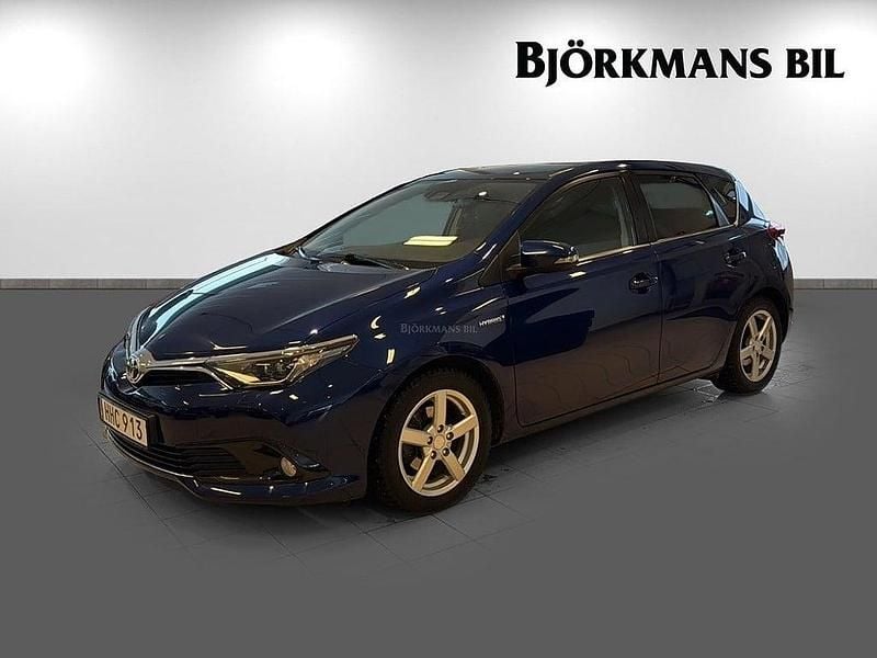 Begagnad Toyota Auris Hybrid Active 99 HK (72 kW) 2016 Mblå Halvkombi