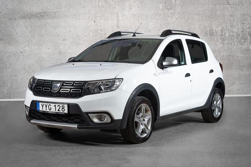 Vit Begagnad 2018 Dacia Sandero Stepway Halvkombi | 99 900 kr (Marknadspris) - Bild 1/4