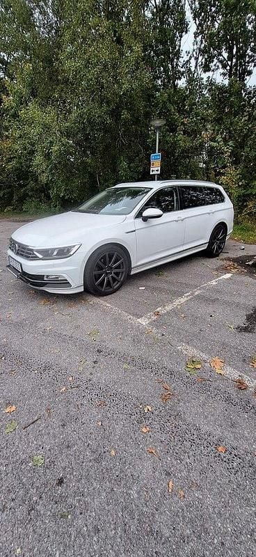 Vit Begagnad 2018 VW Passat GT Kombi | 175 000 kr (Marknadspris) - Bild 1/4