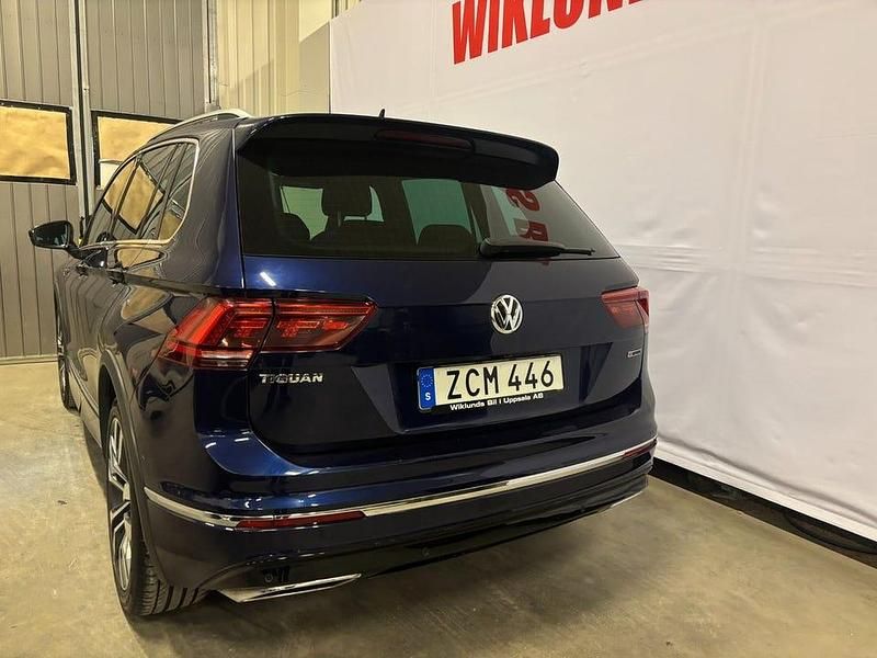 Begagnad VW Tiguan R-line 239 HK (175 kW) 2017 Mörkblå SUV