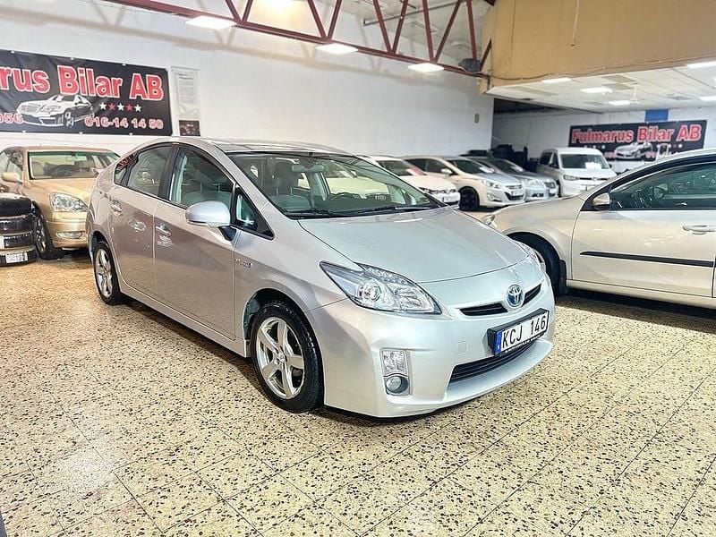 Silver Begagnad 2009 Toyota Prius Halvkombi | 119 900 kr (Lite dyr) - Bild 1/4