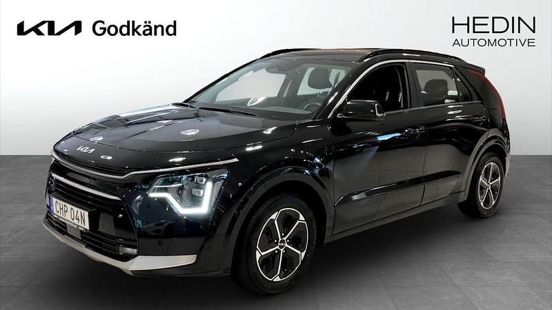 Svart (black) Begagnad 2022 Kia Niro SUV | 274 900 kr (Marknadspris) - Bild 1/4