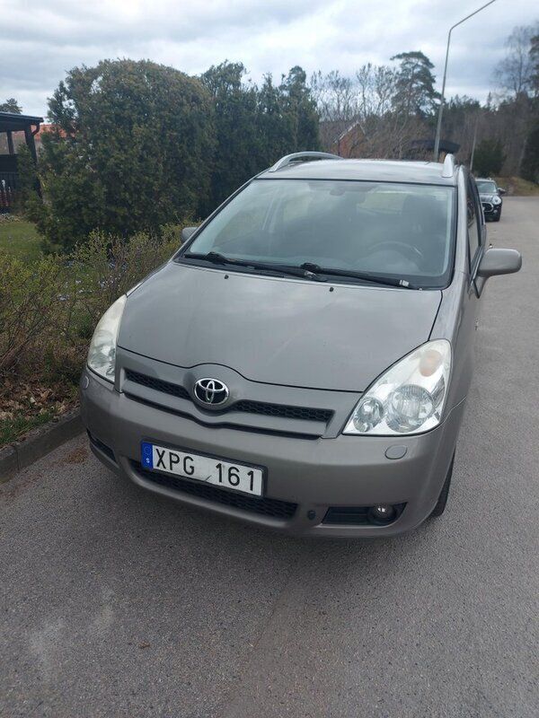 Brun Begagnad 2006 Toyota Corolla Verso Minibuss | 29 000 kr (Bra pris) - Bild 1/4