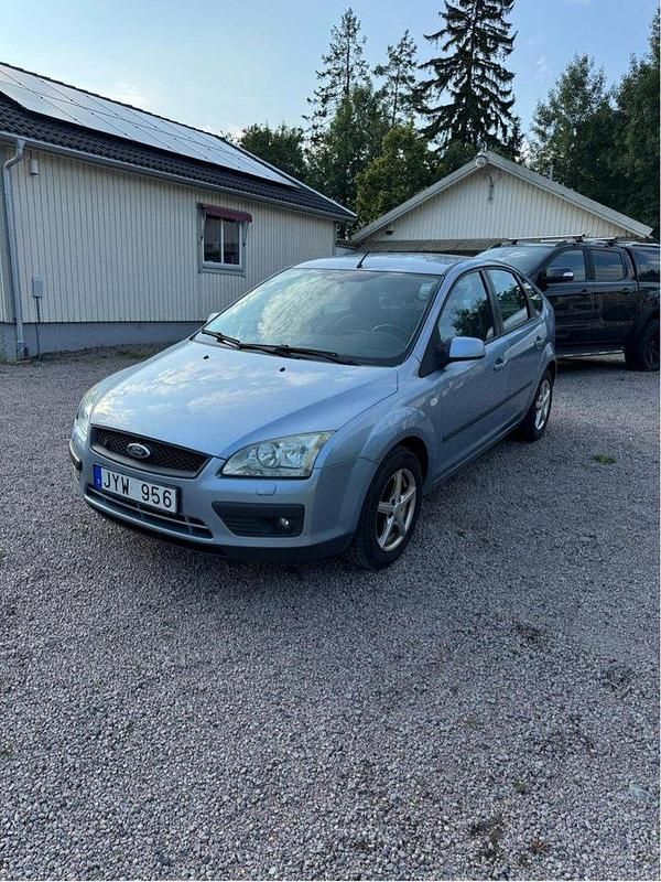 Blå Begagnad 2007 Ford Focus Halvkombi | 16 000 kr - Bild 1/4