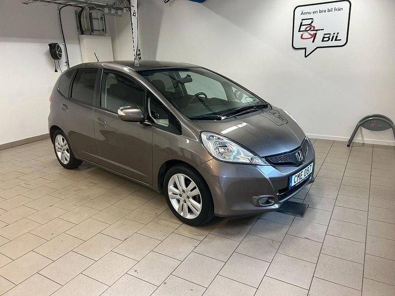 Ljusbrun Begagnad 2014 Honda Jazz Elegance Halvkombi | 109 900 kr - Bild 1/4