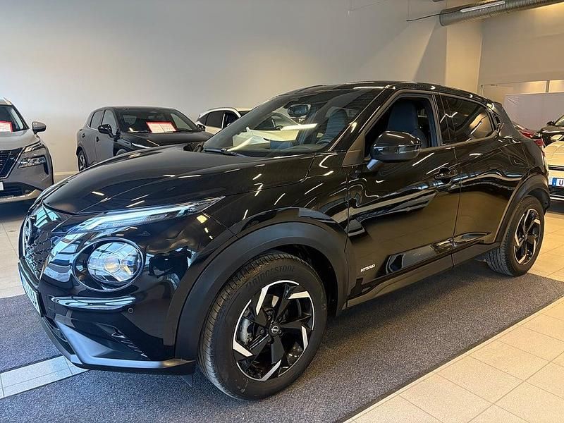 Svart Begagnad 2023 Nissan Juke N-Connecta SUV | 238 000 kr - Bild 1/4