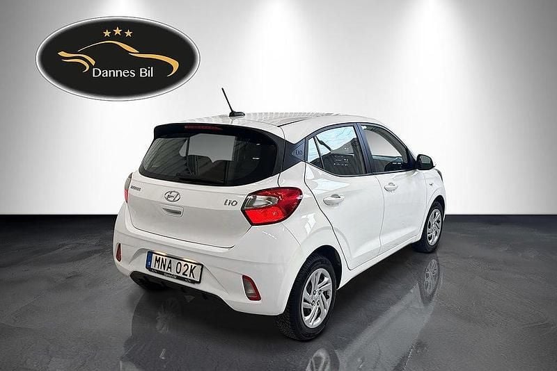 Begagnad Hyundai i10 Essential 67 HK (49 kW) 2022 Vit Halvkombi