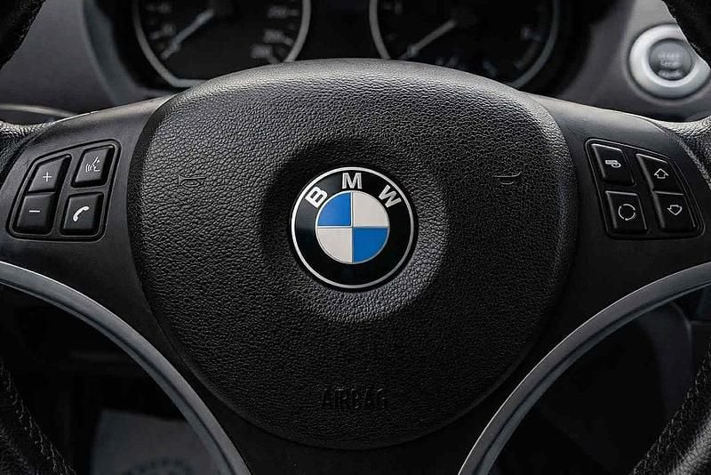 Begagnad BMW 118 Advantage 143 HK (105 kW) 2008 Svart Halvkombi