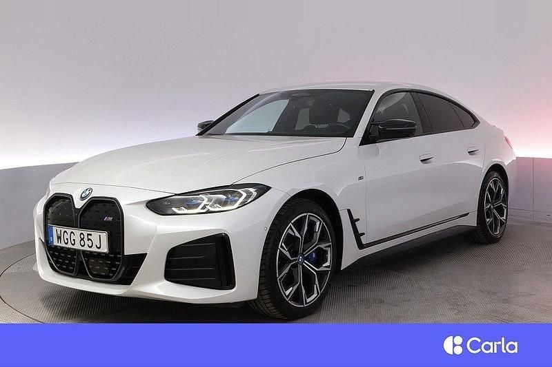 Vit Begagnad 2023 BMW i4 M Sport Sedan | 524 900 kr (Bra pris) - Bild 1/4
