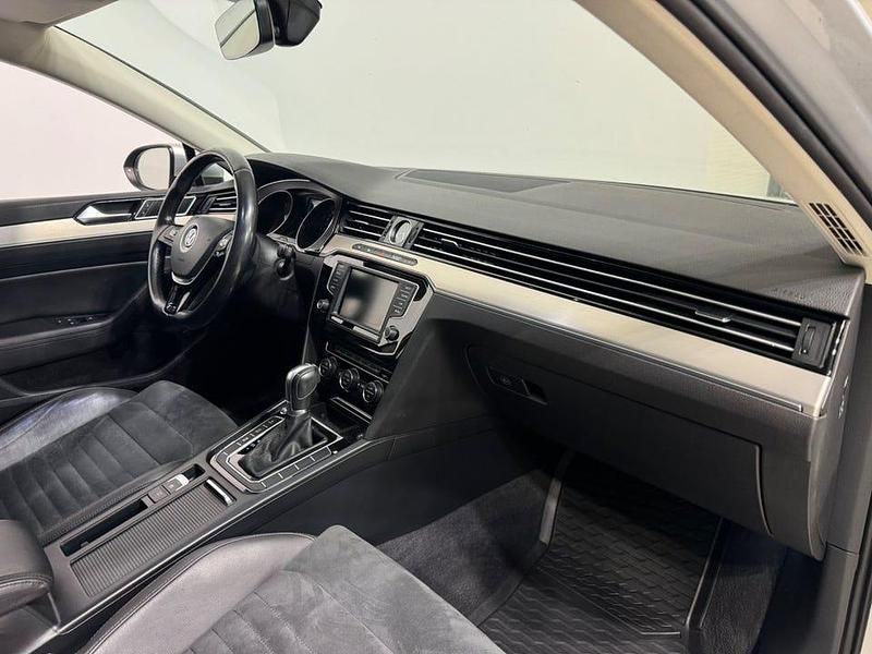 Begagnad VW Passat R-line 190 HK (139 kW) 2017 Silver Kombi