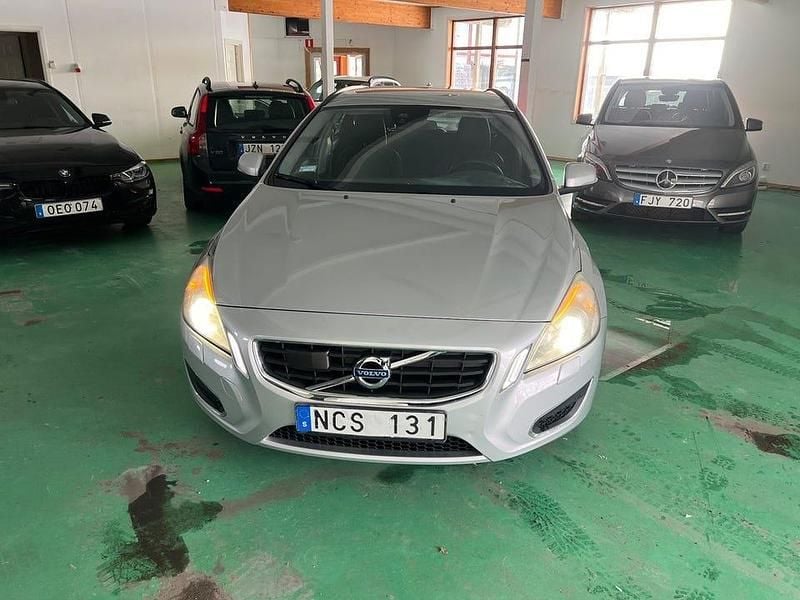 Begagnad Volvo V60 Momentum 116 HK (85 kW) 2013 Grå Kombi