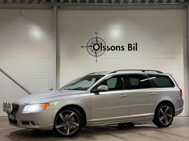 Begagnad Volvo V70 R-Design 163 HK (119 kW) 2012 Ljusgrå Kombi