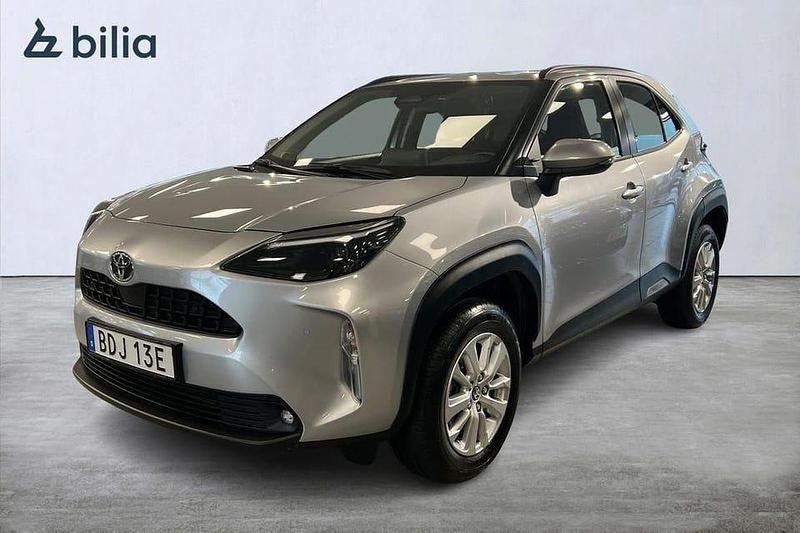 Silver Begagnad 2024 Toyota Yaris Hybrid Active | 269 900 kr (Marknadspris) - Bild 1/3
