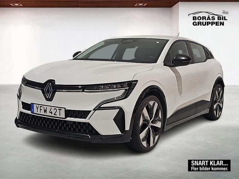 Vit Begagnad 2023 Renault Mégane Equilibre Halvkombi | 219 000 kr (Bra pris) - Bild 1/1