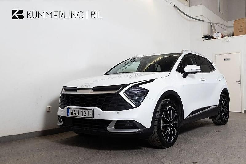 Vit Begagnad 2023 Kia Sportage Advance SUV | 249 900 kr (Superpris) - Bild 1/4