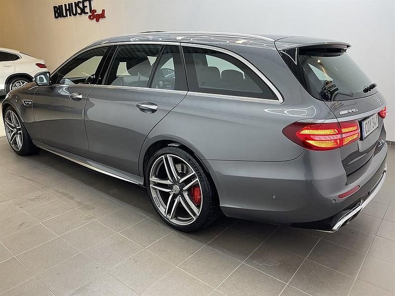 Begagnad Mercedes E63S AMG AMG 612 HK (450 kW) 2018 Grå Kombi