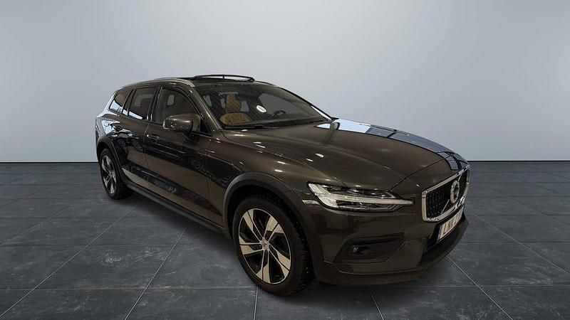 Begagnad Volvo V60 CC 190 HK (139 kW) 2020 Mörkgrå Kombi